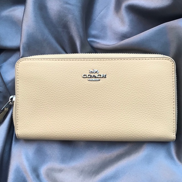 NWT🌷Coach Pebbled Leather Accordion Zip F16612 - Picture 1 of 6